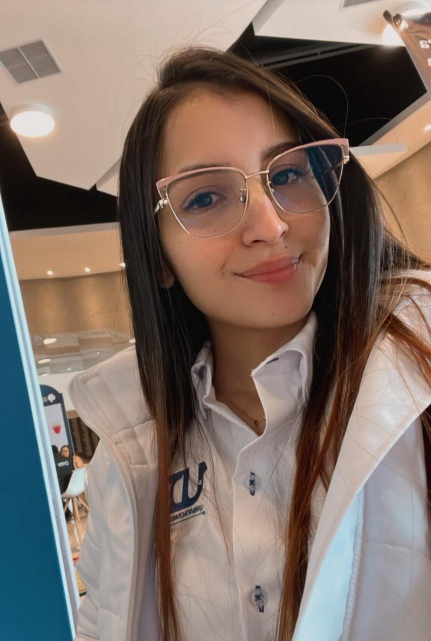 Karina Parra, Líder de costos